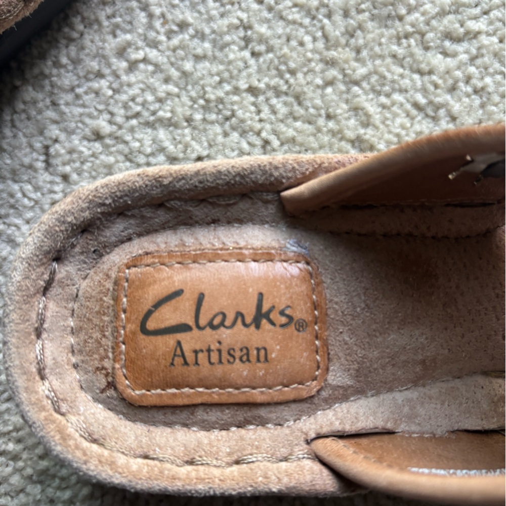 Clarks Artisan Leather Flip Flop Sandals Size 6M Brown Beaded Comfort Wedge - Picture 2 of 6